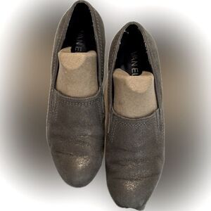 Gorgeous Vaneli subtle sheen gray metallic wedge shoes!